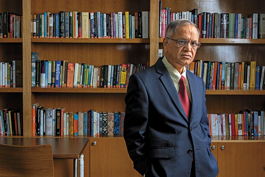 Narayana Murthy with books